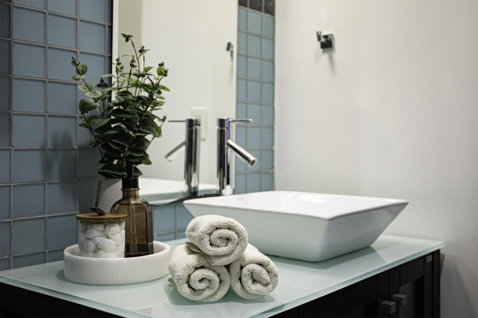 Gorgeous 2-bedroom 2-bathroom Appartamento *